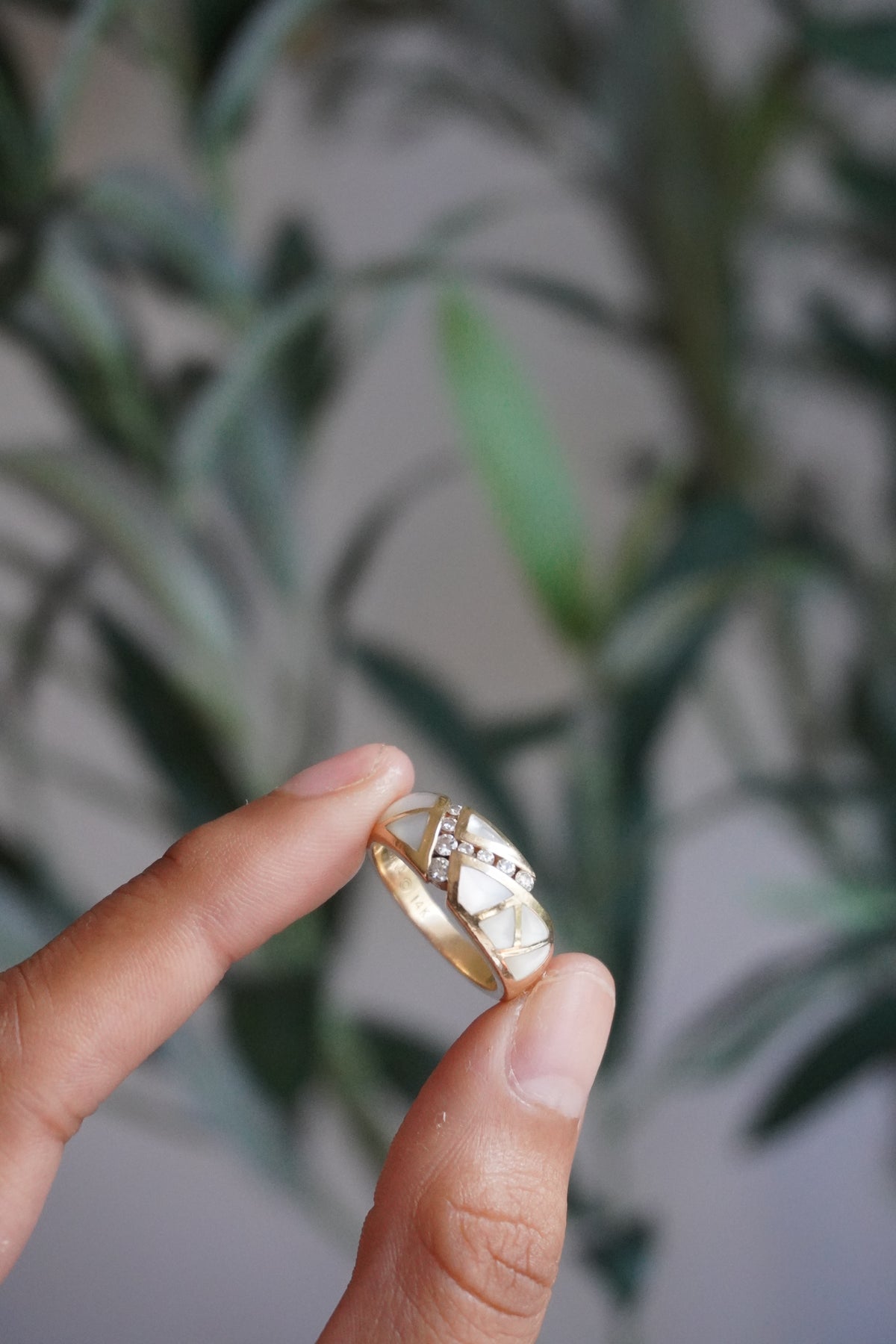 14K Yellow Gold Kabana Diamond Mother of Pearl Ring Sz 7 (6.6 g)