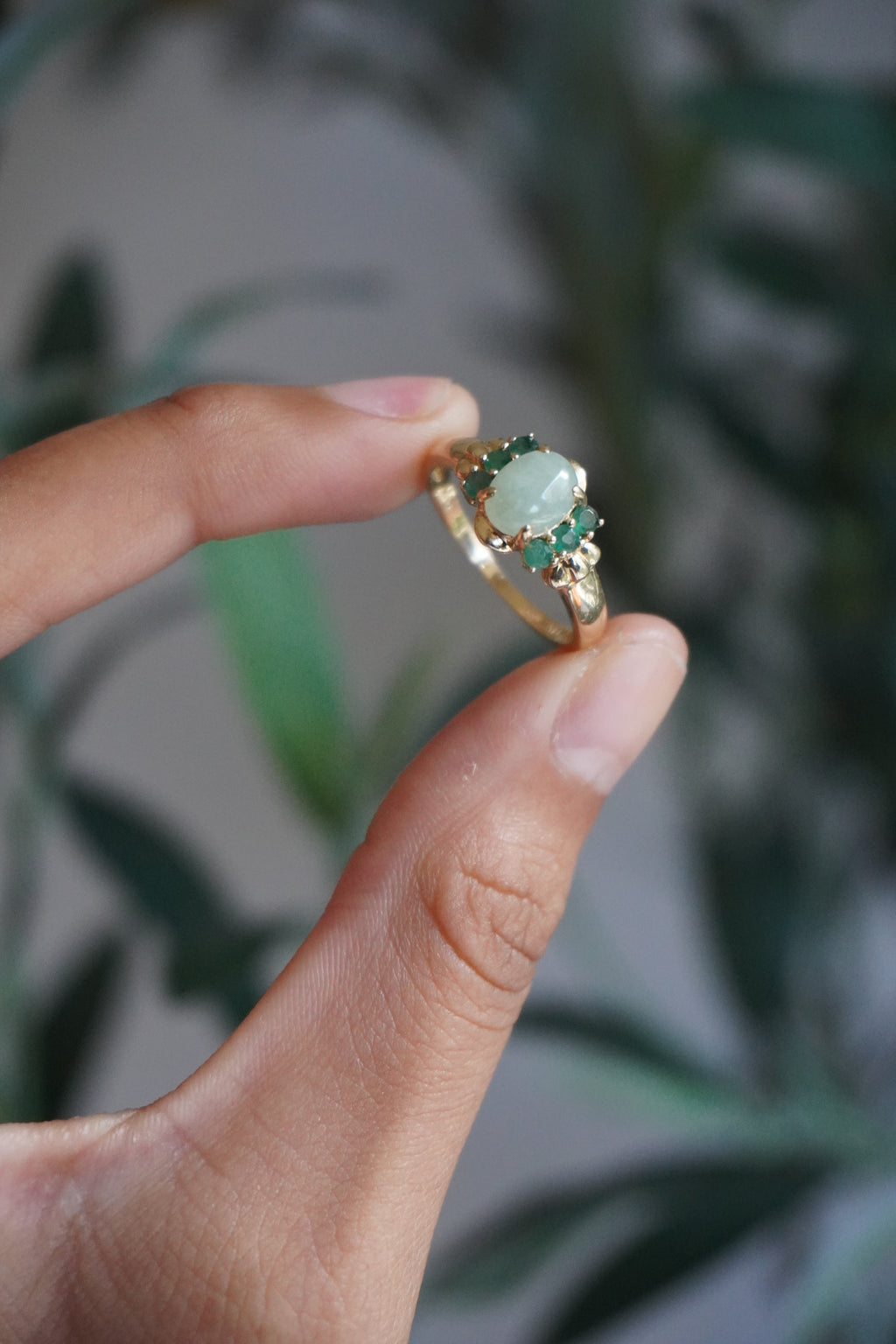 14K Yellow Gold Jade Emerald Ring Sz 7.75 (2.7 g)