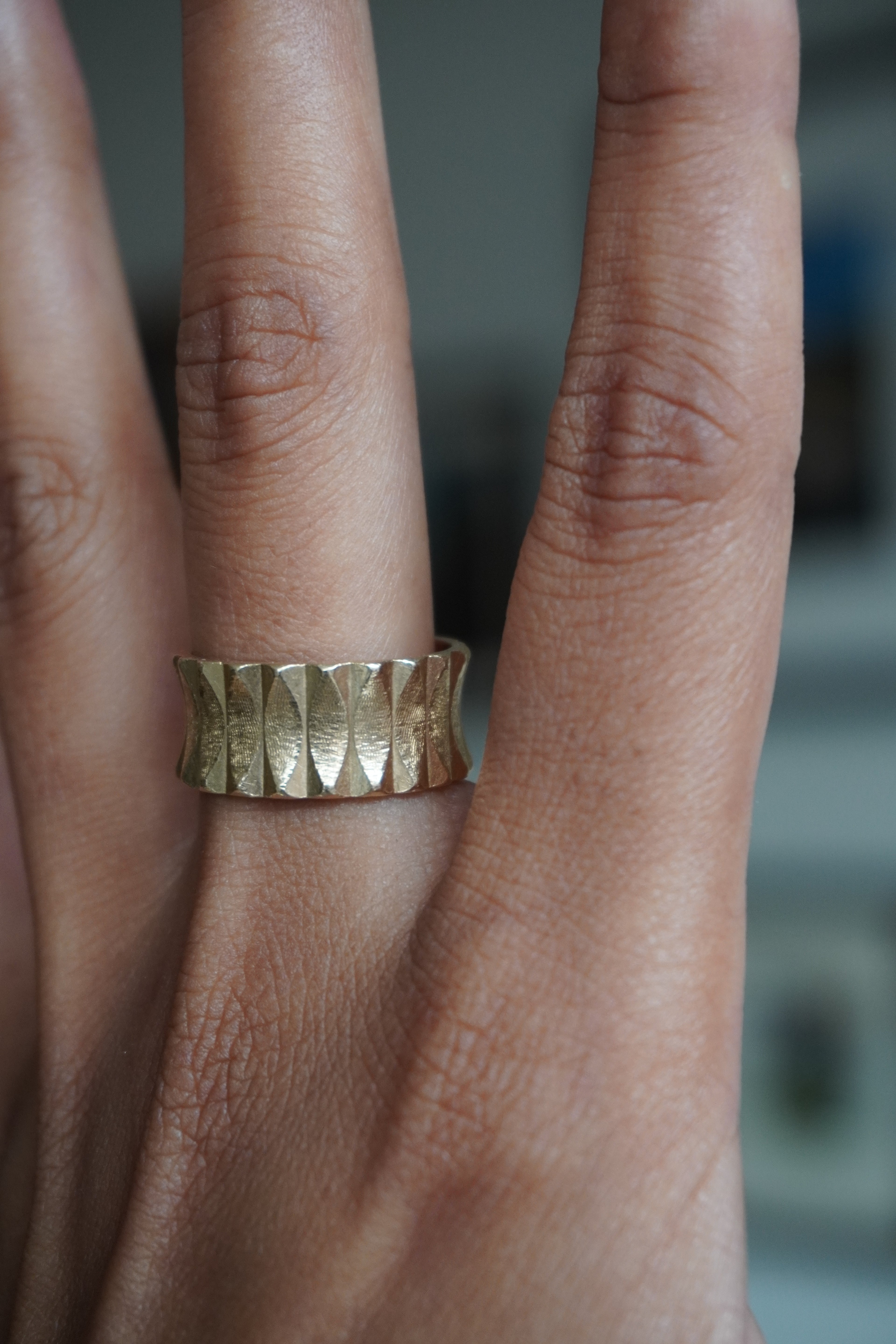 14K Yellow Gold Textured Eternity Band 9.2 mm Sz 8.25 (6.82 g)