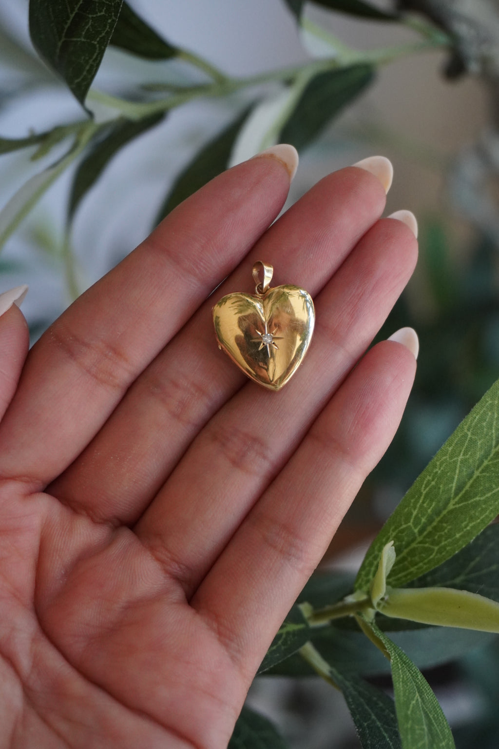14K Yellow Gold Diamond Heart Locket (1.8 g)