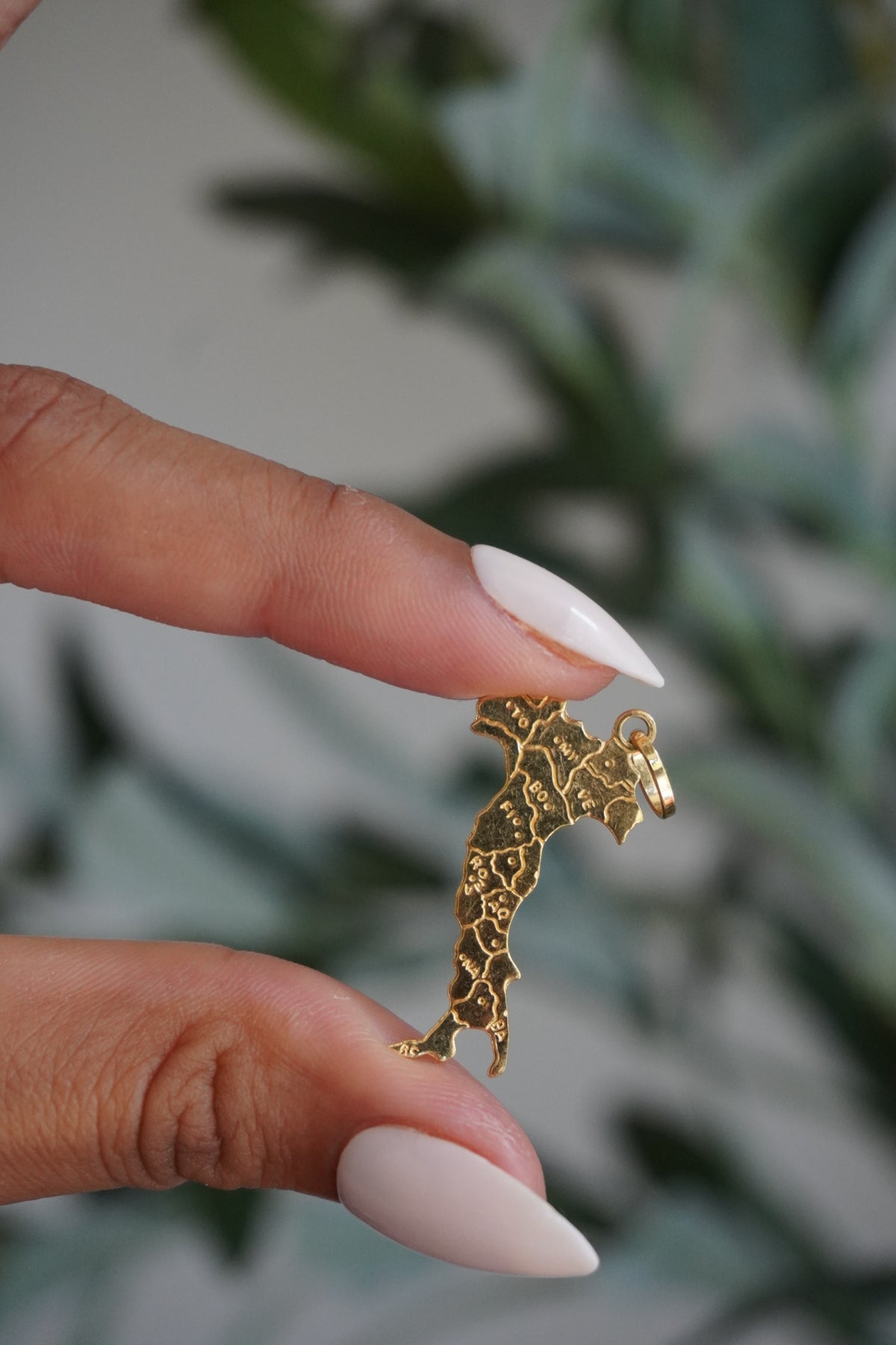 18K Yellow Gold Italy Pendant ( 1.8 g)