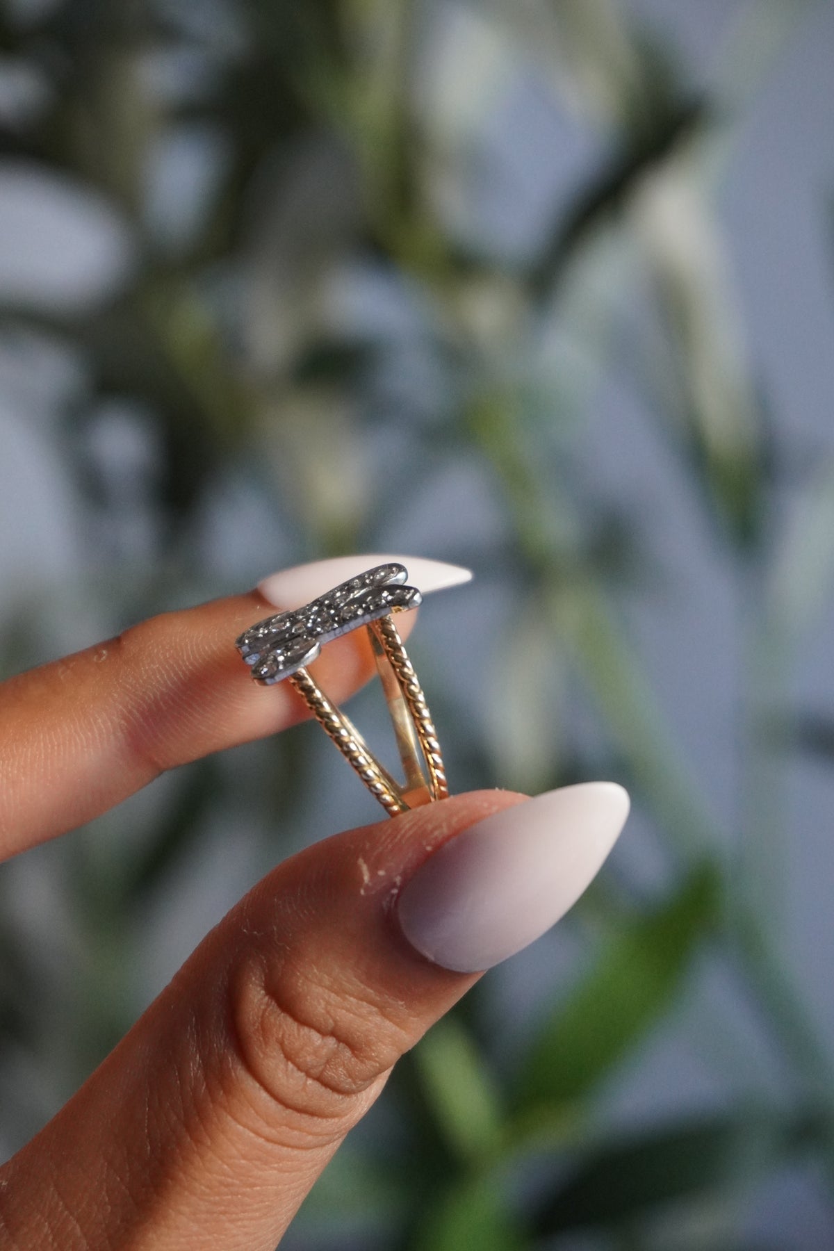 14K Two Tone Intial "M" Diamond (0.20 ctw) Ring Sz 5.75 (3.84 g)