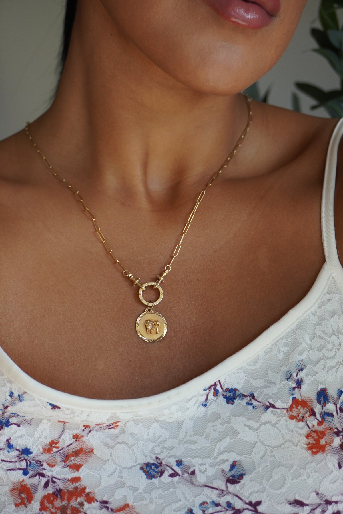 14K Yellow Gold Leo Zodiac Pendant (2.1 g)