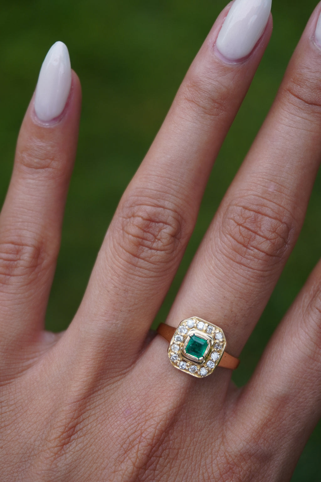 18K Yellow Gold Emerald Diamond Ring Sz 7 (3.7 grams)