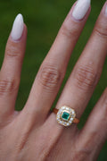 18K Yellow Gold Emerald Diamond Ring Sz 7 (3.7 grams)