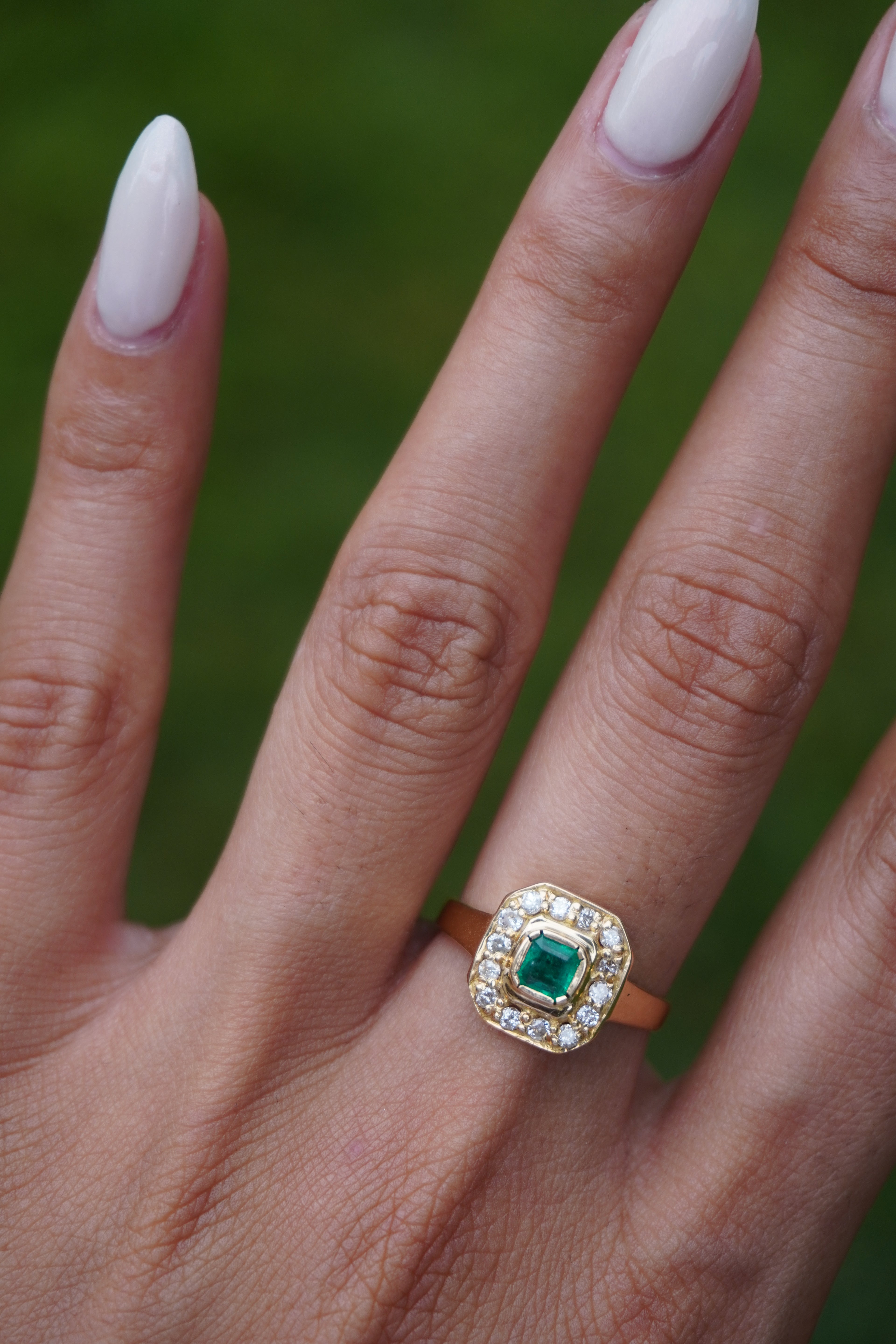 18K Yellow Gold Emerald Diamond Ring Sz 7 (3.7 grams)