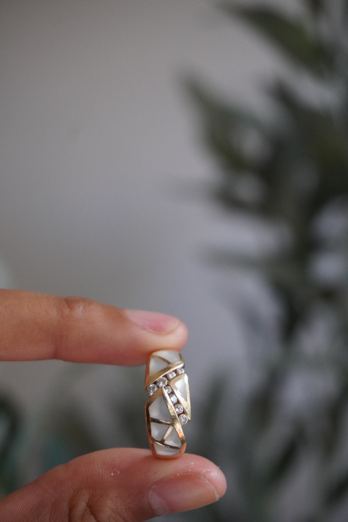 14K Yellow Gold Kabana Diamond Mother of Pearl Ring Sz 7 (6.6 g)