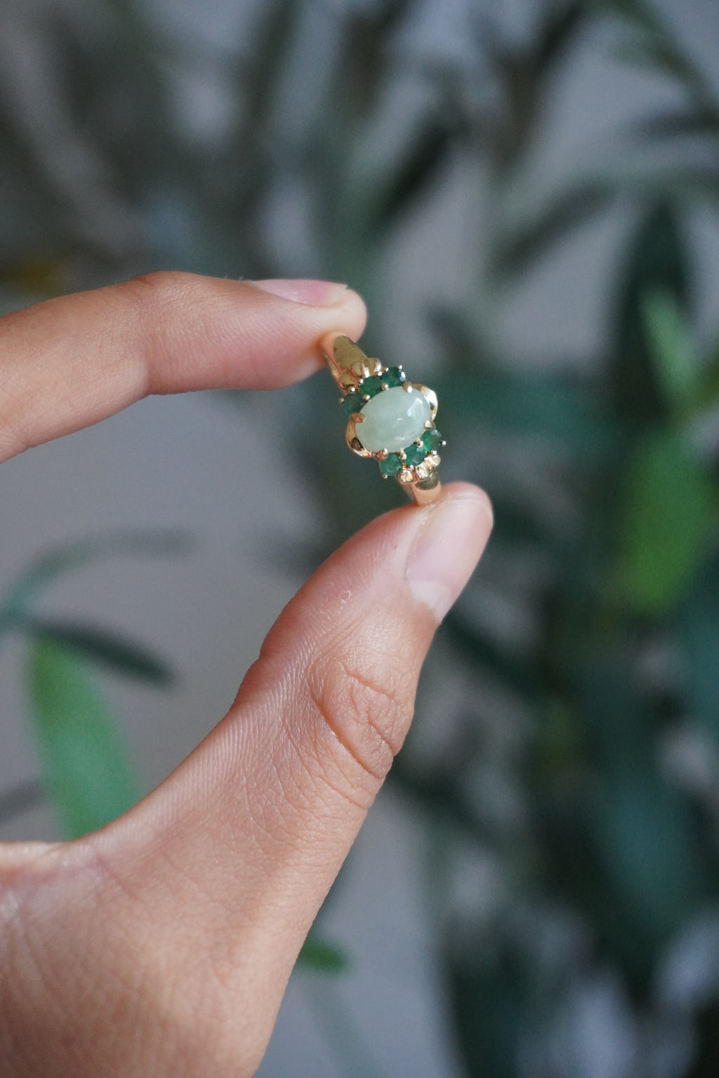 14K Yellow Gold Jade Emerald Ring Sz 7.75 (2.7 g)